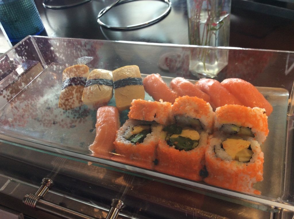 ラウンジのごはん