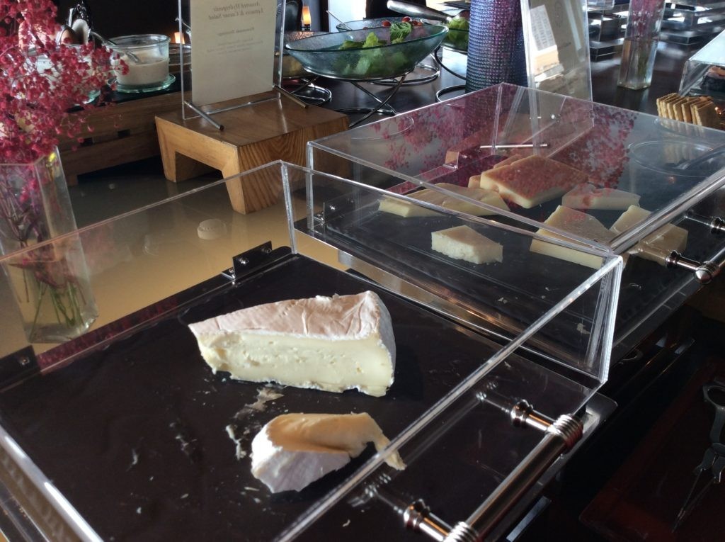 ラウンジのごはん