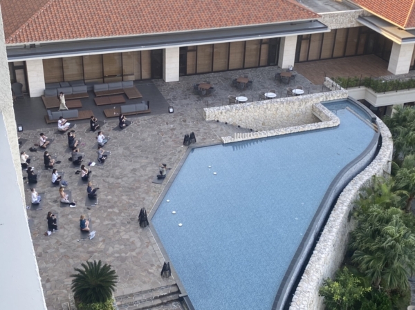 モーニングヨガ