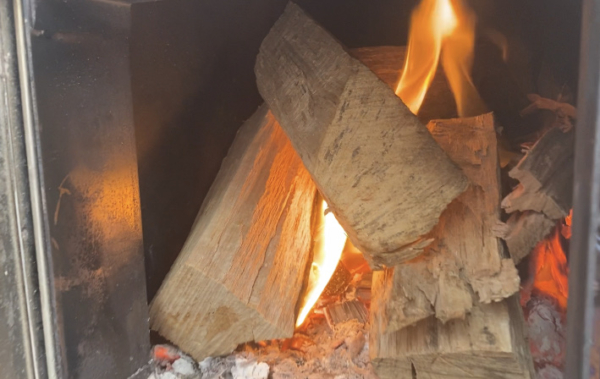 テントサウナ火