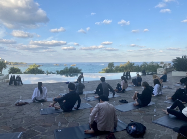 モーニングヨガ