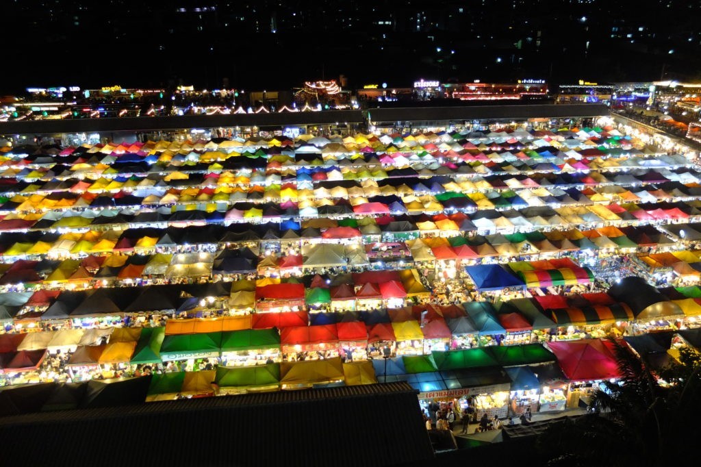 タラート・ロットファイ・ラチャダー