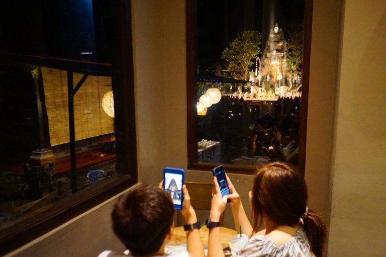 スタバの窓の外