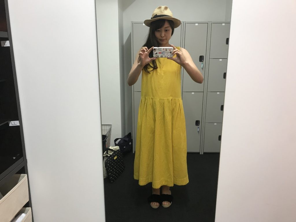 浮かれた格好のAYA